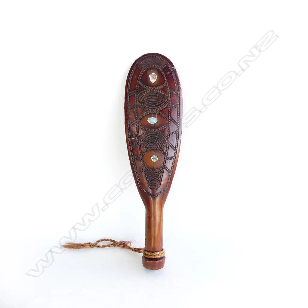An early 20thC Māori carved wooden patu, Image 1++